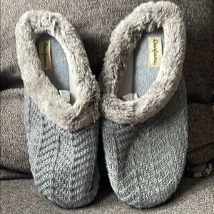 Gray Slippers with Faux Fur Lining